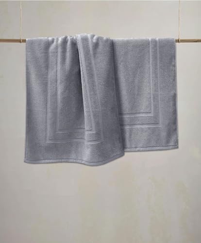 Cotton bath mat folded detail